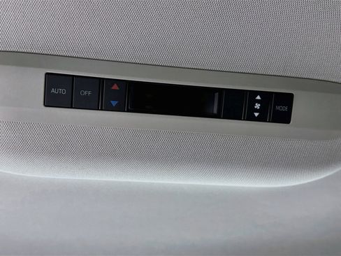 Certified 2025 Toyota Sienna LE FWD image 24