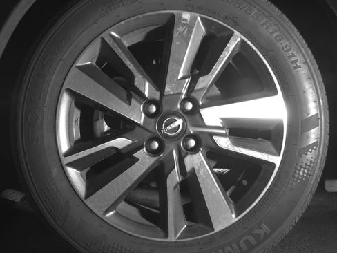 Used 2025 Nissan Versa SV image 12