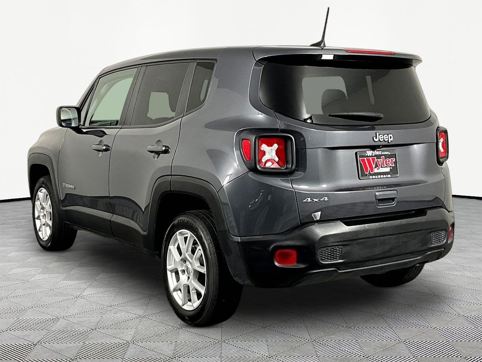 Used 2023 Jeep Renegade Latitude AWD/4WD image 4