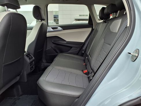 New 2026 Volkswagen Taos SE image 12