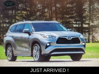 Used 2025 Toyota Highlander XLE