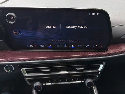 Used 2025 Chevrolet Traverse Z71 w/ Driver Confidence Package AWD/4WD image 17
