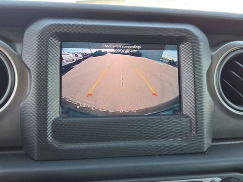 Used 2022 Jeep Wrangler Sport AWD/4WD image 8