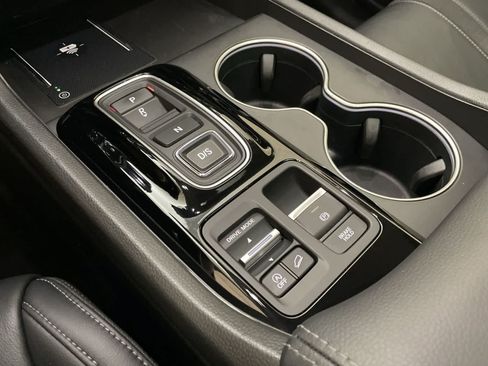 Used 2023 Honda Pilot Touring image 10