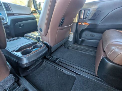 Used 2015 Toyota Sienna XLE image 29