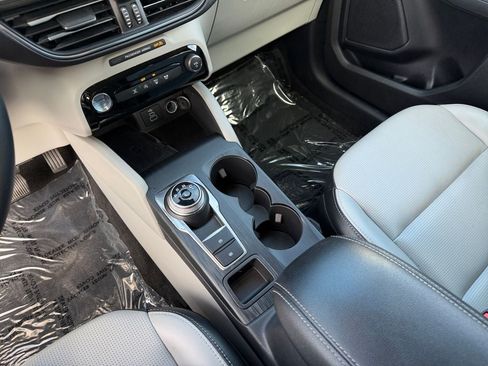 Used 2025 Ford Escape Platinum AWD/4WD image 18