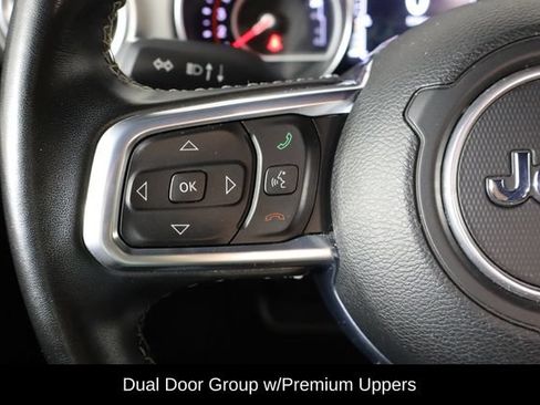 Used 2022 Jeep Wrangler Unlimited Rubicon AWD/4WD image 8