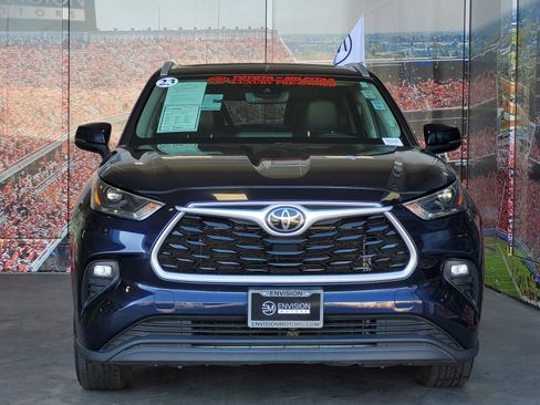 Certified 2023 Toyota Highlander XLE image 3