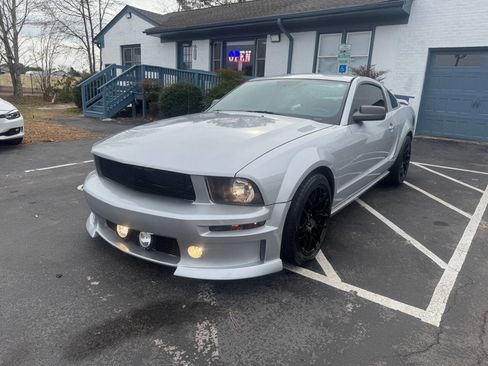 Used 2006 Ford Mustang GT image 3