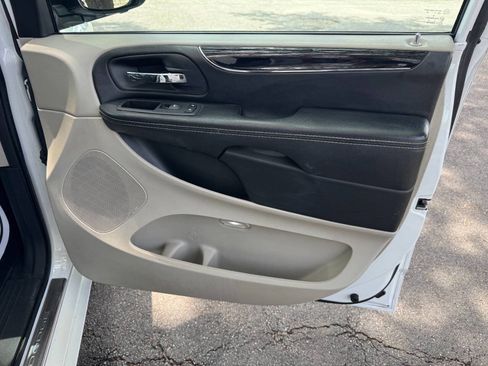 Used 2019 Dodge Grand Caravan SXT w/ Mopar Premium Addition Group FWD image 43