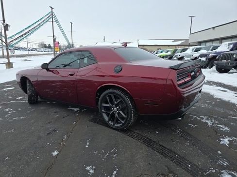 Used 2020 Dodge Challenger SXT w/ Blacktop Package image 4