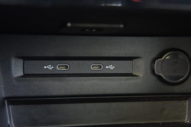 Used 2025 Volkswagen Taos SE w/ Panoramic Sunroof Package FWD image 15