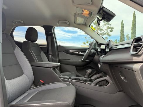 Used 2024 Chevrolet TrailBlazer LS w/ LS Convenience Package image 17