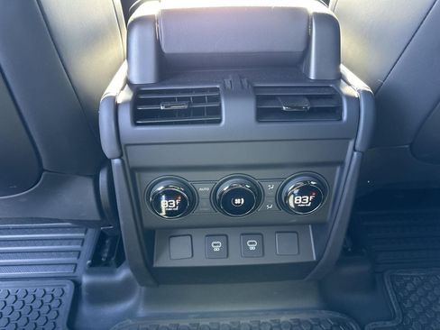 Used 2025 Land Rover Defender 110 AWD/4WD image 23