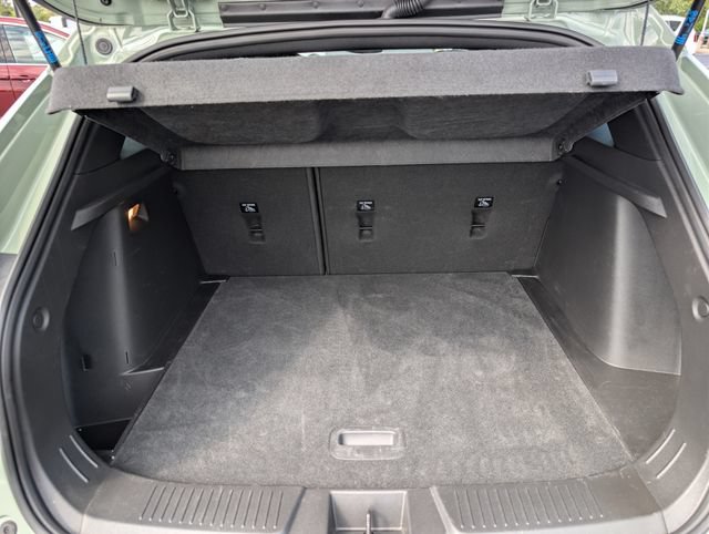 Used 2024 Chevrolet Trax RS w/ Sunroof Package FWD image 19