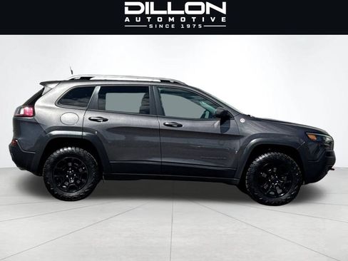 Used 2019 Jeep Cherokee Trailhawk w/ Comfort/Convenience Group AWD/4WD image 3