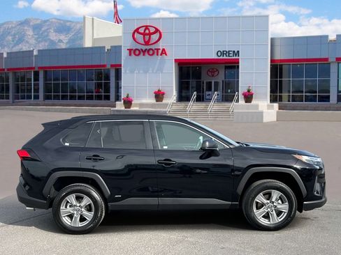 Used 2024 Toyota RAV4 LE AWD/4WD image 3