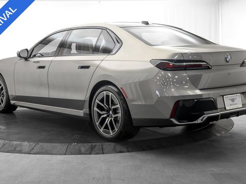 Used 2023 BMW 740i RWD image 5
