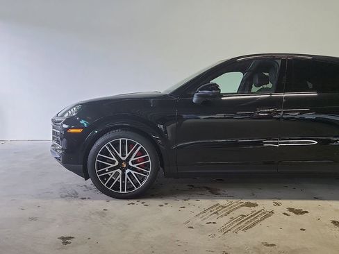 Certified 2025 Porsche Cayenne S AWD/4WD image 6