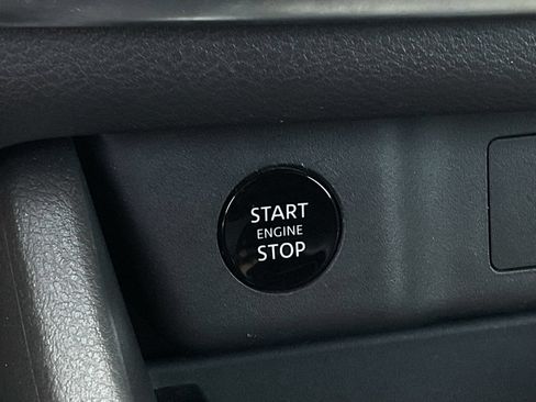 Used 2025 Nissan Rogue SV FWD image 23