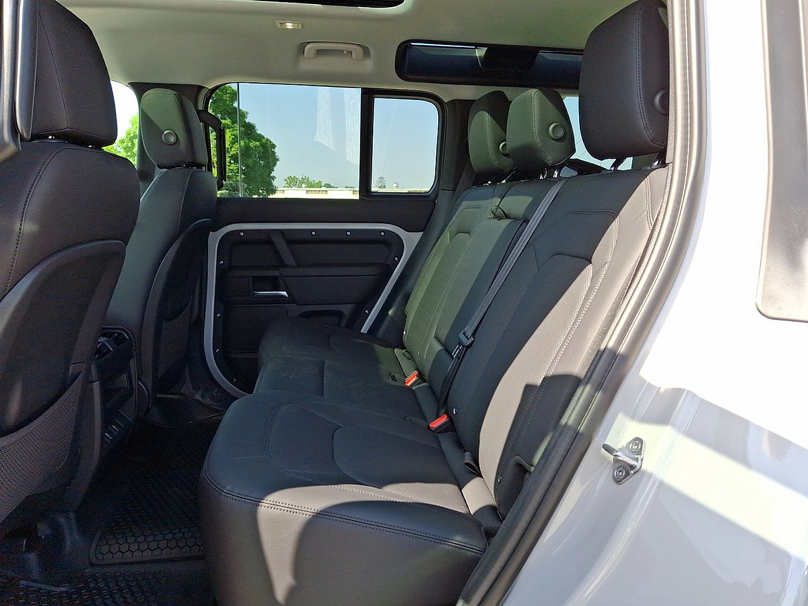 New 2026 Land Rover Defender 110 X-Dynamic SE AWD/4WD image 19