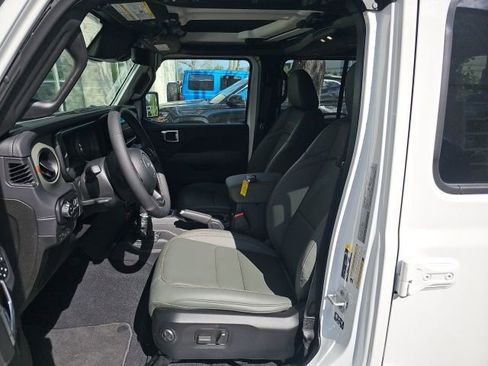 Used 2026 Jeep Gladiator Mojave image 10