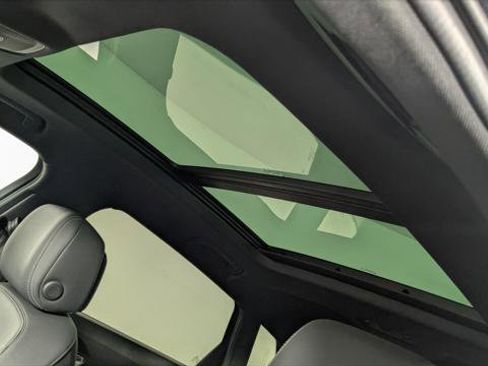 Used 2022 Audi e-tron Premium w/ Convenience Plus Package image 35