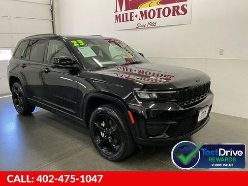 Used 2023 Jeep Grand Cherokee Altitude AWD/4WD image 1