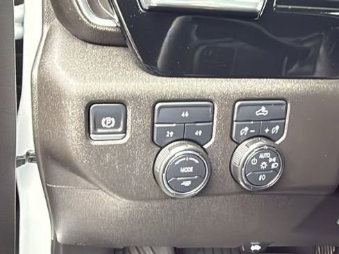 Used 2025 Chevrolet Silverado 2500 LT AWD/4WD image 13