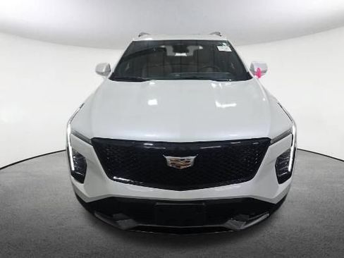Used 2025 Cadillac XT4 Sport AWD/4WD image 2
