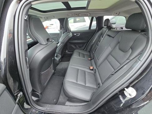 Used 2025 Volvo V60 B5 Cross Country Plus image 6