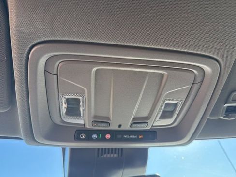 Used 2023 GMC Sierra 1500 SLT image 34