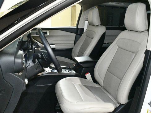 Used 2020 Ford Explorer Limited w/ Class III Trailer Tow Package image 7