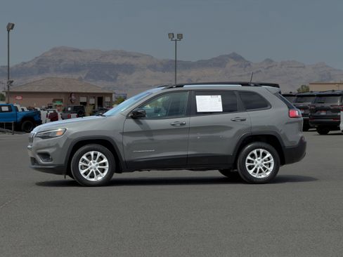 Used 2022 Jeep Cherokee Latitude Lux w/ Mopar Interior Package FWD image 2