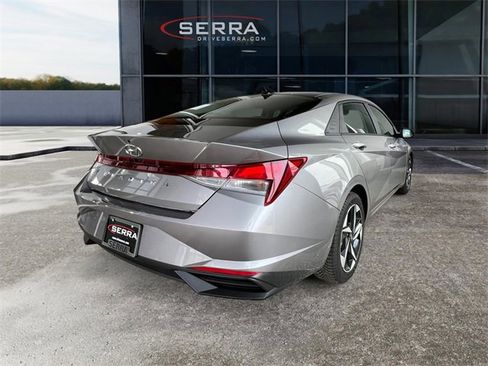 Used 2023 Hyundai Elantra SEL w/ Convenience Package image 4