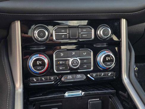 Used 2024 GMC Yukon XL Denali image 28