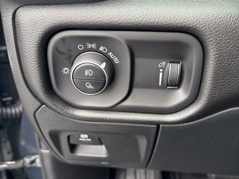 Used 2026 RAM 1500 Express AWD/4WD image 25