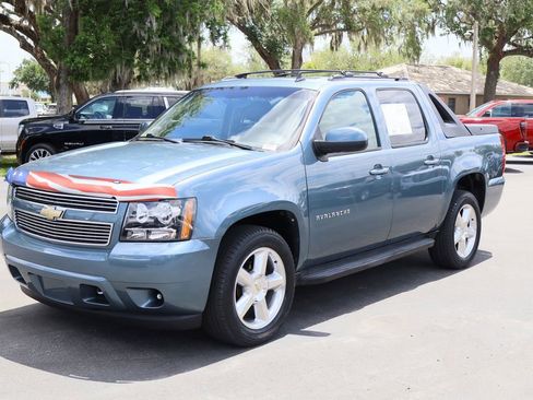 Used 2011 Chevrolet Avalanche LS image 3