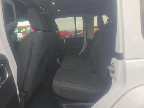 Used 2025 Jeep Wrangler Unlimited Sahara w/ Safety Group image 16