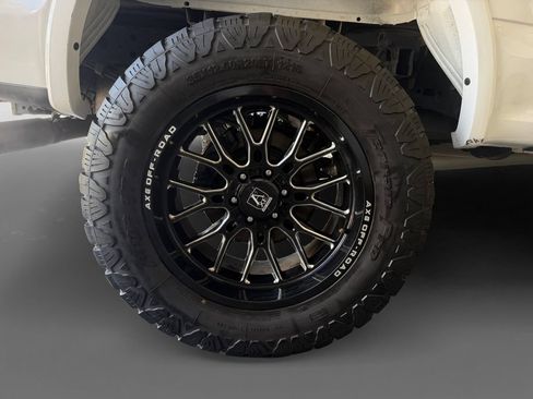 Used 2017 Ford F150 XLT w/ Equipment Group 302A Luxury AWD/4WD image 11