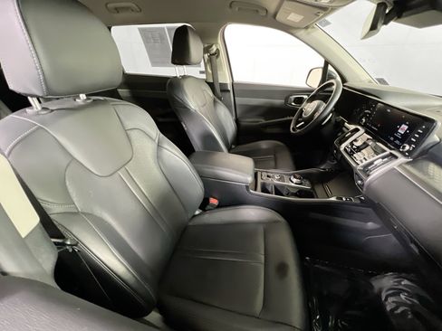 Used 2023 Kia Sorento EX image 28