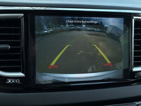 Used 2024 Chrysler Pacifica Touring-L image 25