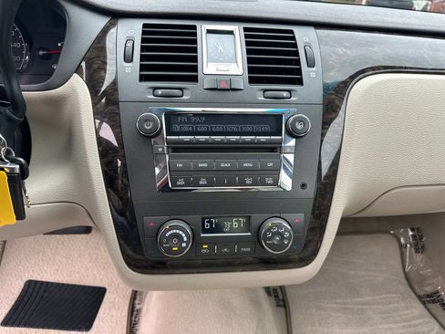 Used 2008 Cadillac DTS w/ Sun And Sound Package FWD image 19