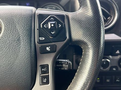 Used 2020 Toyota Tacoma TRD Off-Road w/ Technology Package AWD/4WD image 21