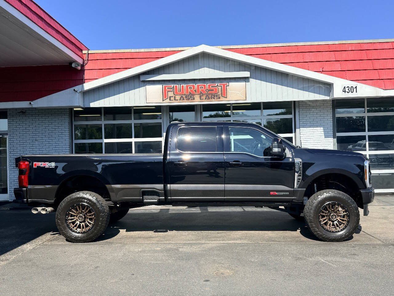 Used 2024 Ford F350 King Ranch w/ FX4 Off-Road Package AWD/4WD image 2