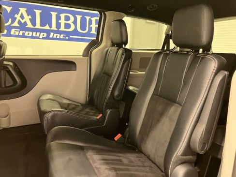 Used 2019 Dodge Grand Caravan SXT image 39