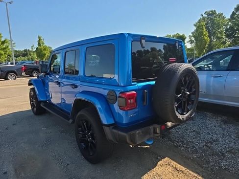 Used 2022 Jeep Wrangler Unlimited Sahara w/ Cold Weather Group AWD/4WD image 5