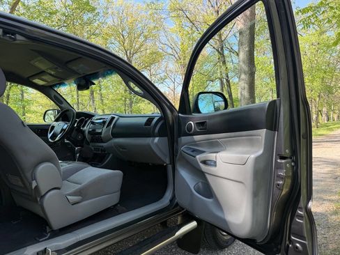 Used 2012 Toyota Tacoma PreRunner w/ SR5 Pkg image 35