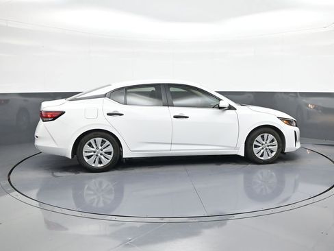 Used 2024 Nissan Sentra S w/ Lighting Package FWD image 8