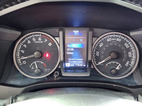 Used 2021 Toyota Tacoma TRD Off-Road image 21